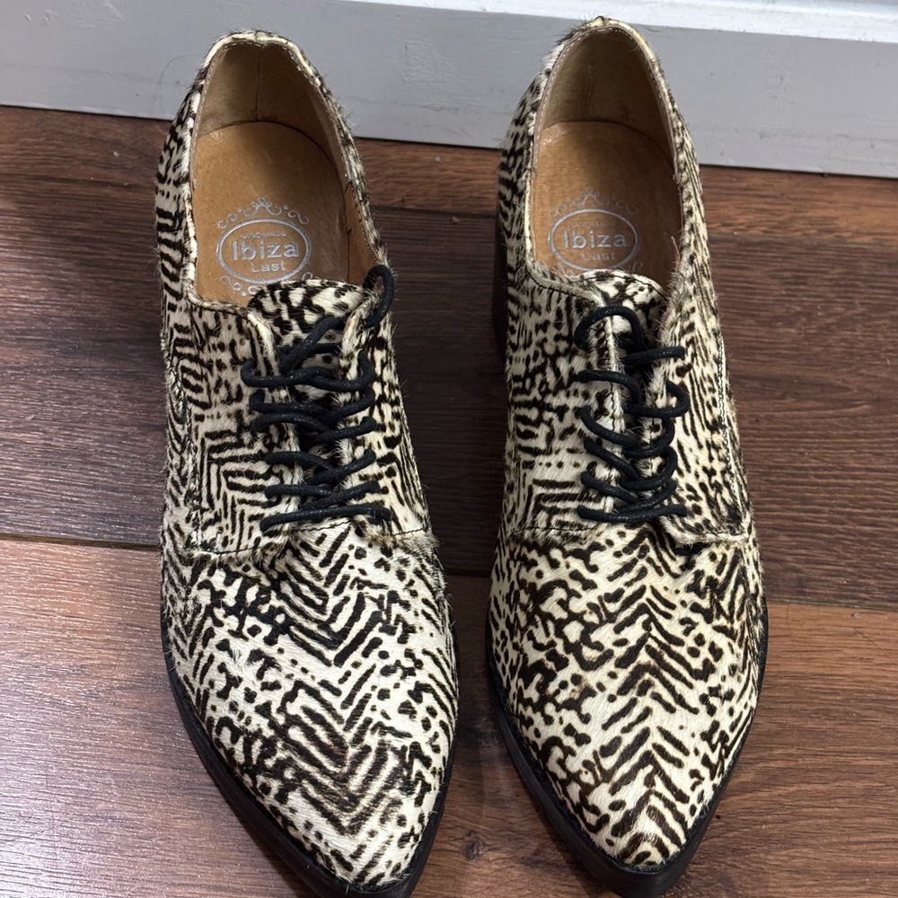 Jeffrey Campbell Black and Cream Patterned Pointed Oxford Shoes - Picture 1 of 8